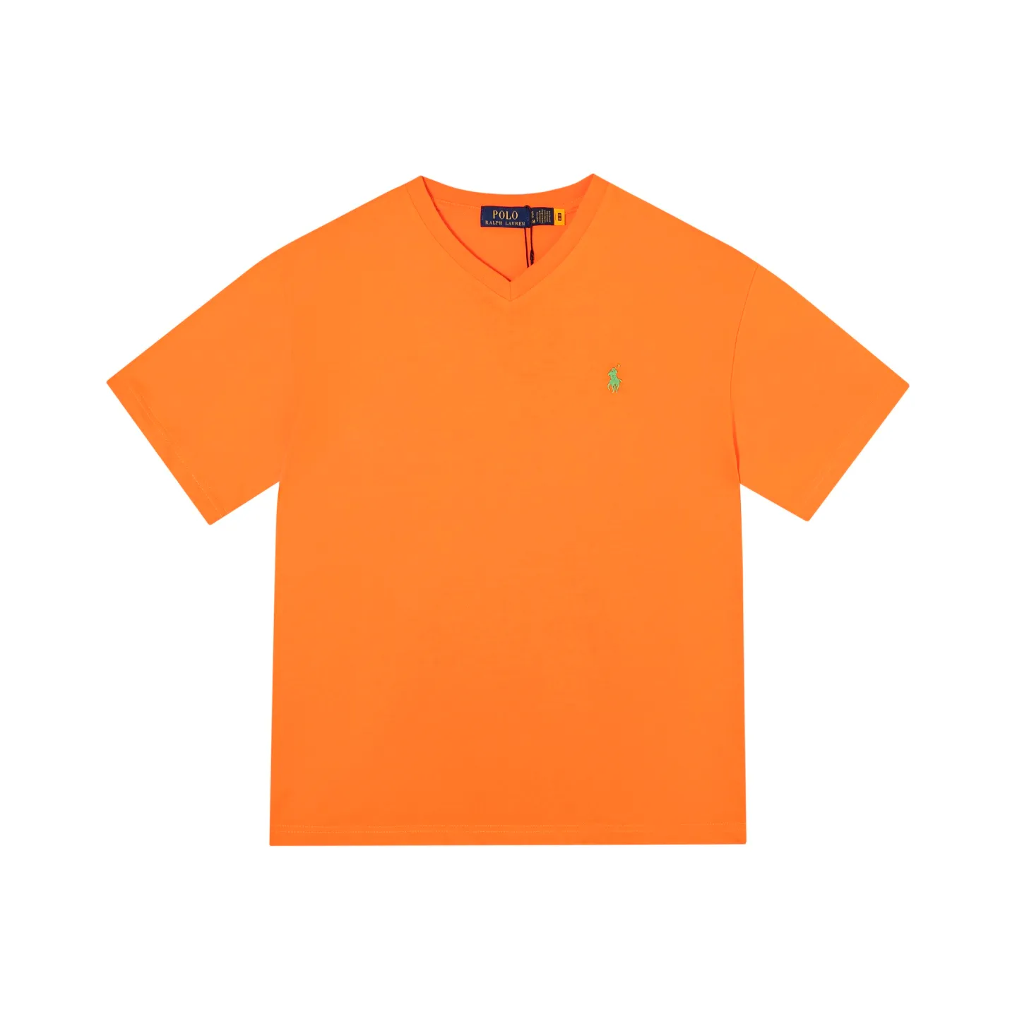 P126 Style number: 512 Ralph Lauren/Ralph Lauren 2025 new summer color matching pure cotton 240g Tajima embroidery V-neck T-shirt. The main logo on the neck has a QR code mark, which can be scanned for verification. The Tajima embroidery machine imported from Japan is used to create the pony mark, which is brightly colored. Distinguish the low-quality products on the market. 32 counts, 240g hydrophilic toner, 100% cotton fabric, comfortable and soft, highly breathable, focusing on high-end cost-effectiveness, needless to say good quality. Available in a variety of colors, both boys and girls can try this genderless style, giving them a yuppie tone in no time. Immerse yourself in your leisurely style, and have your own style in retro. Natural, vivid and very French romantic feelings, perfectly integrating youthful atmosphere and trend. Color: white, orange, navy blue, dark green Size: S-xL S Shoulder width 44 Bust 104 Sleeve length 23 Clothing length 72 M Shoulder width 45 Bust 108 Sleeve length 24 Clothing length 74 L Shoulder width 46 Bust 112 Sleeve length 25 Clothing length 76 xL Shoulder width 47 Bust 116 Sleeve length 26 Clothing length 78